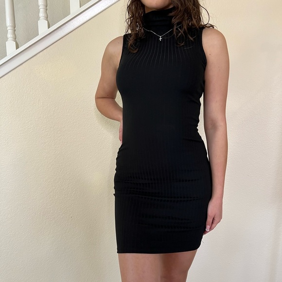 Black Ribbed Turtle Neck Sleeveless Midi Dress - Picture 11 of 13